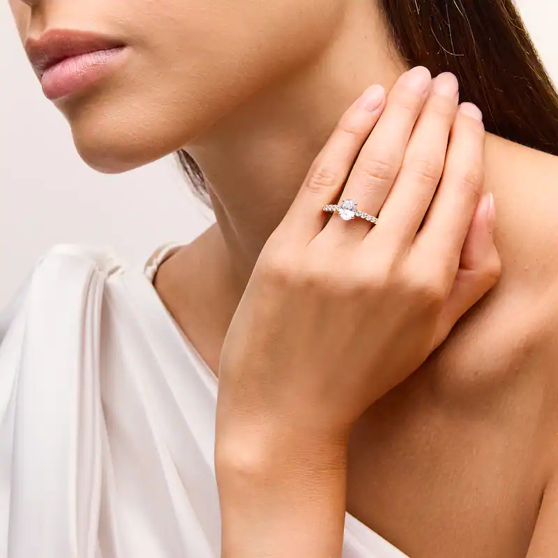 Anello di fidanzamento in oro bianco 10 carati con diamante ovale creato in laboratorio da 1 a 3,5 ct.T.W. Purezza D VVS1 3EX Certificato IGI-2