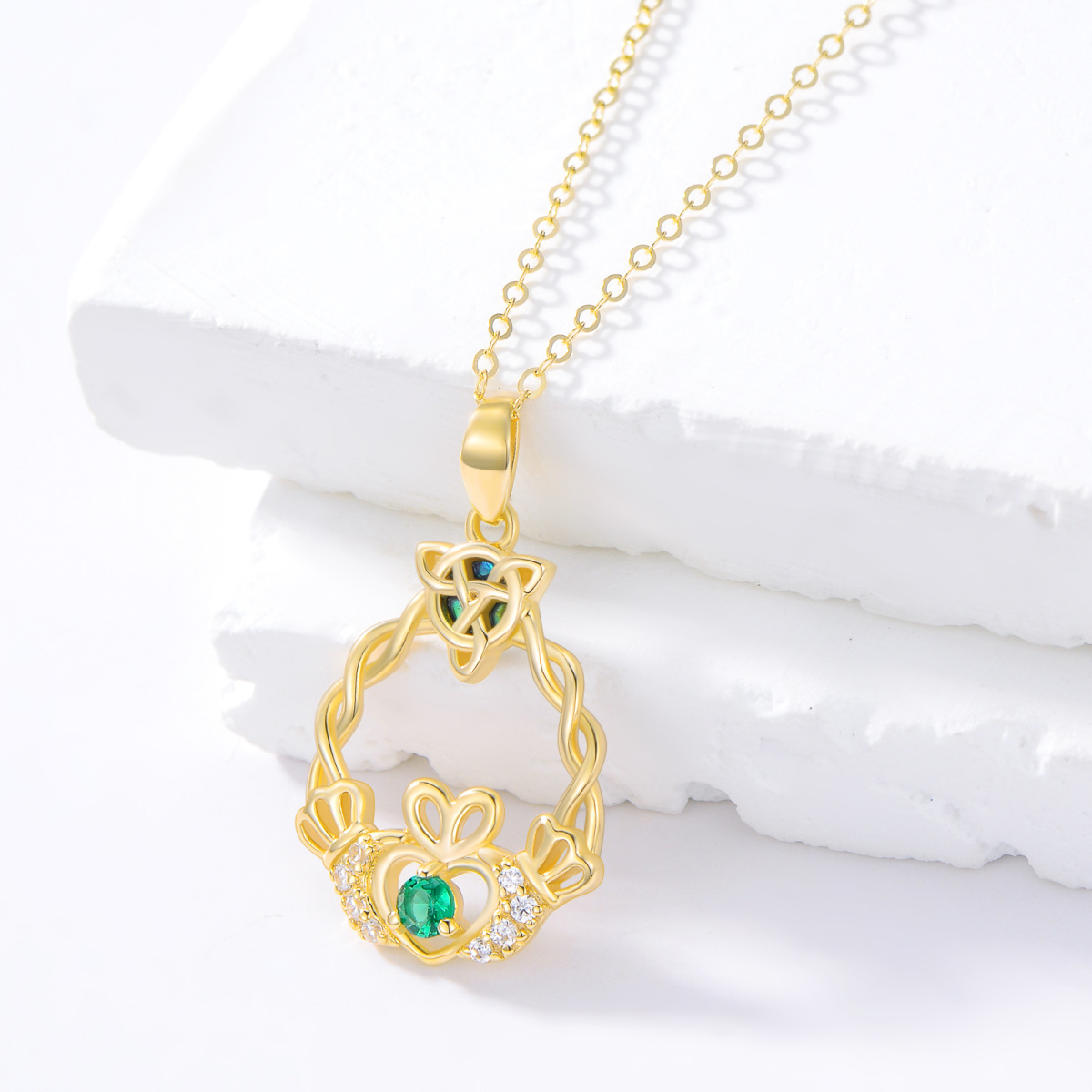 Collier avec pendentif Claddagh en or 14 carats et zircone cubique en forme de nœud celtique-4