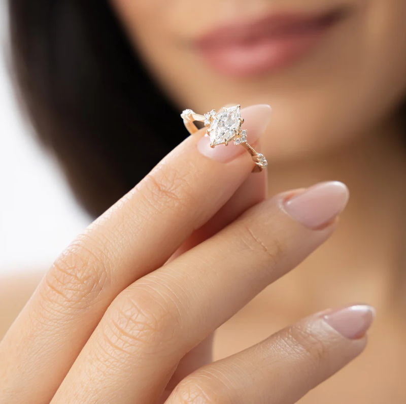 Anillo de compromiso de oro de 18 quilates con diamante de laboratorio talla marquesa estilo Art Déco-4