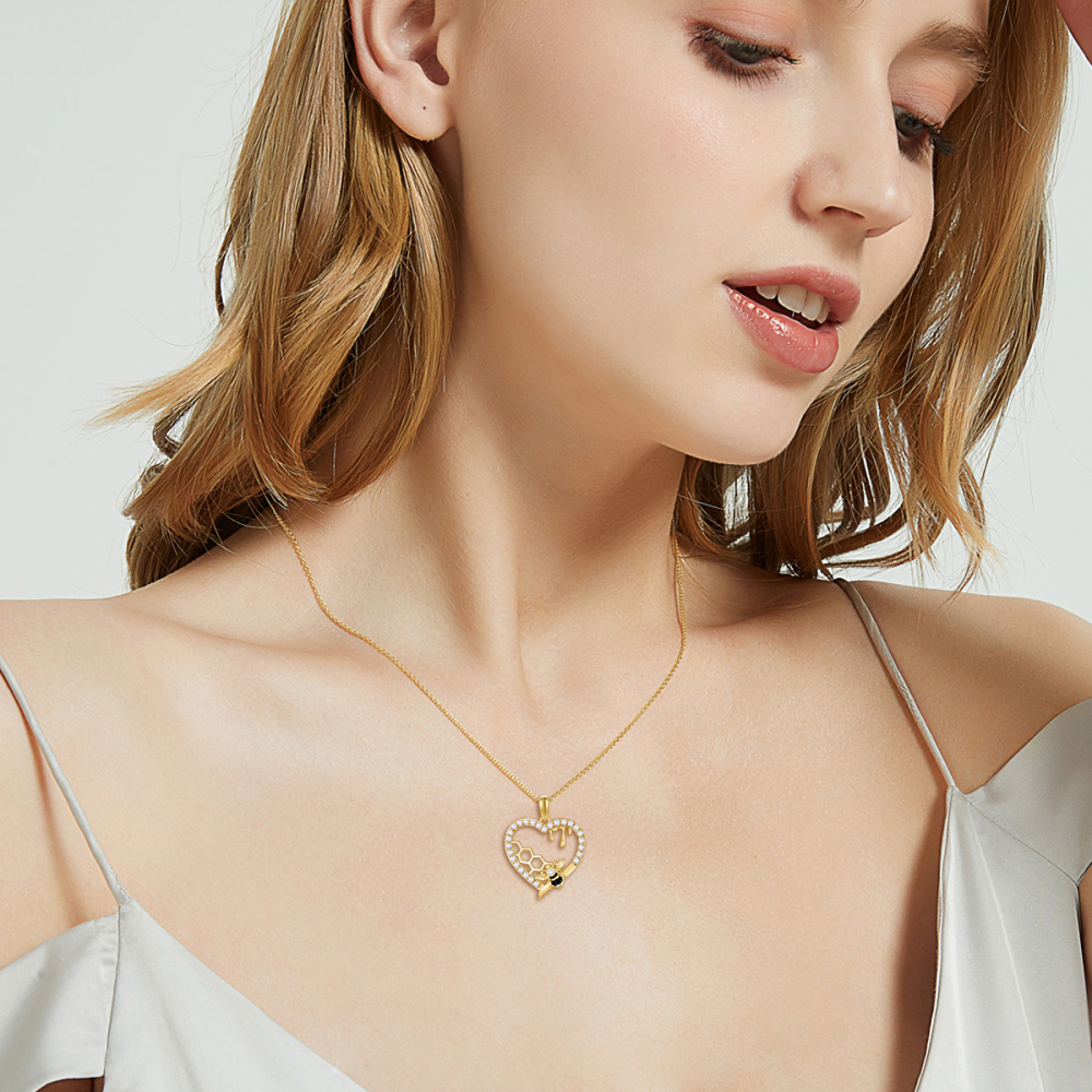 Collar con colgante de panal de abeja y corazón de circonita cúbica en oro de 10 quilates para mujer-2