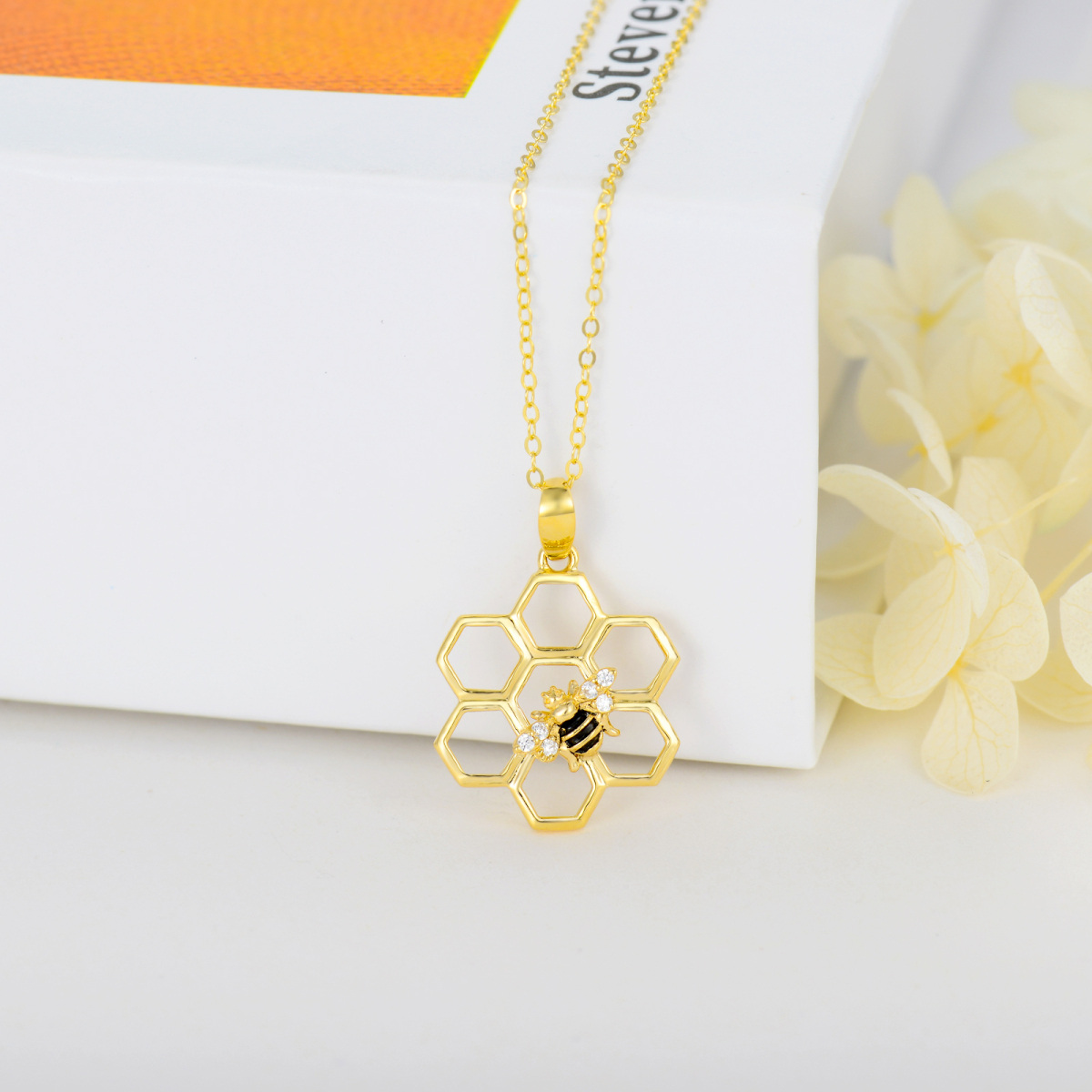 Collana con ciondolo api e alveare in oro 14K con zirconio cubico-3