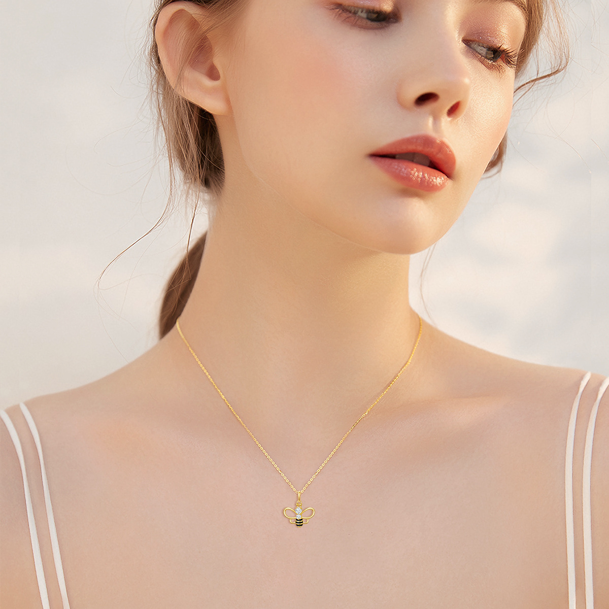 Collier à pendentif abeilles en or 14K à zircon cubique-2