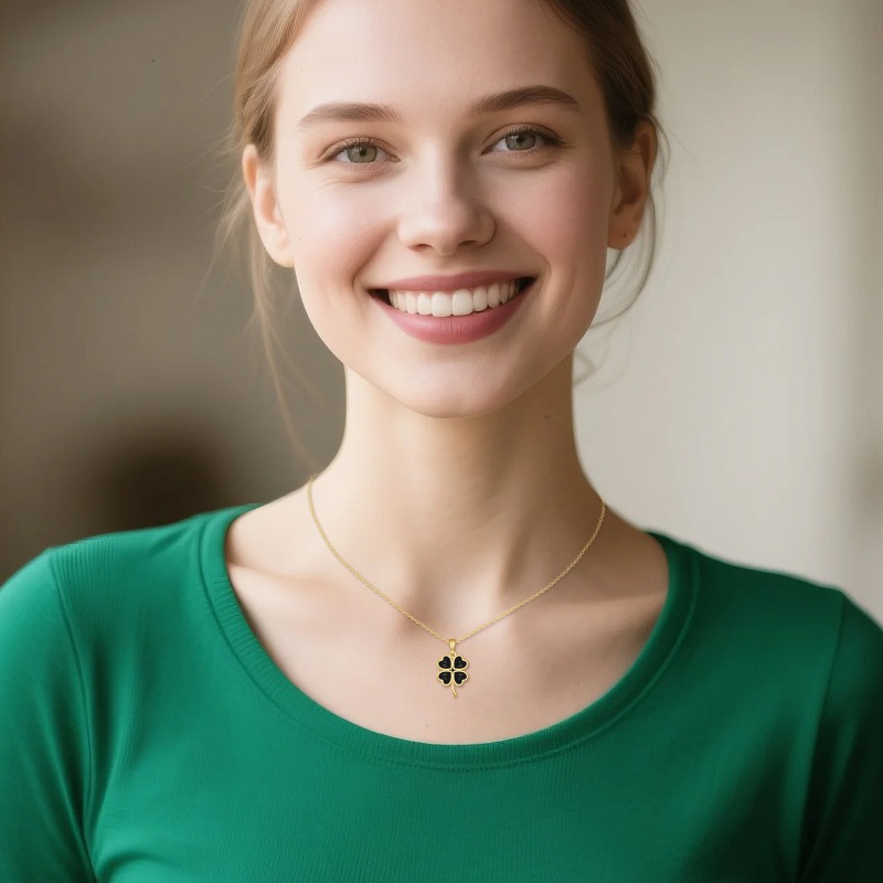 Collar con colgante de trébol de cuatro hojas en ónix negro y oro de 14 quilates-2