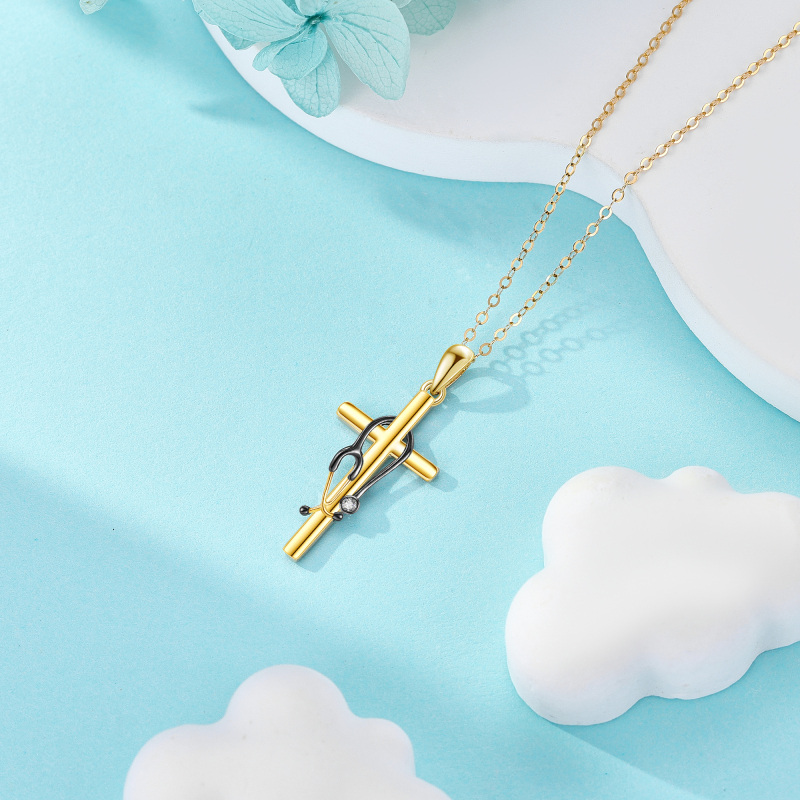 Colar com pendente estetoscópio e zircónia cúbica preta em ouro 10K-3