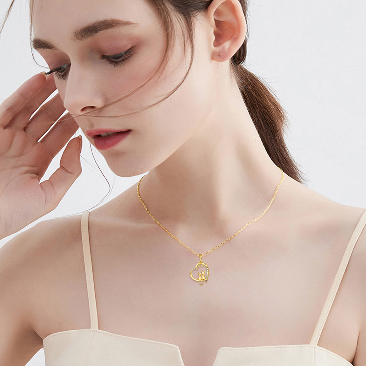 Collar con colgante de gato, corazón y estrella de circonita cúbica en oro de 14 quilates con palabra grabada-2