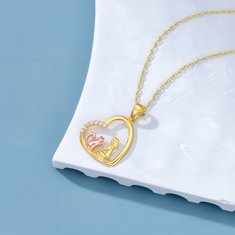 Collar con colgante de gato y corazón en oro de 14 quilates y oro rosa con circonitas cúbicas-4