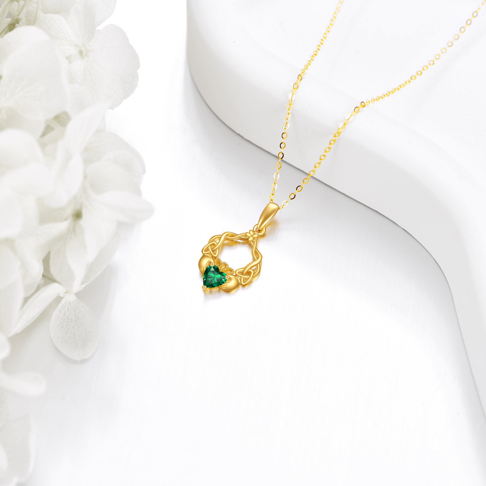 Colar com pingente Claddagh de nó celta de zircônia cúbica em ouro 10K-3