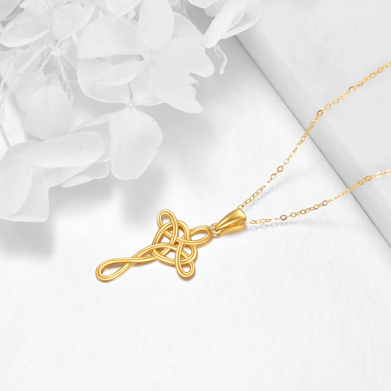 Collana con nodo celtico e croce e ciondolo a cuore in oro 10K-4