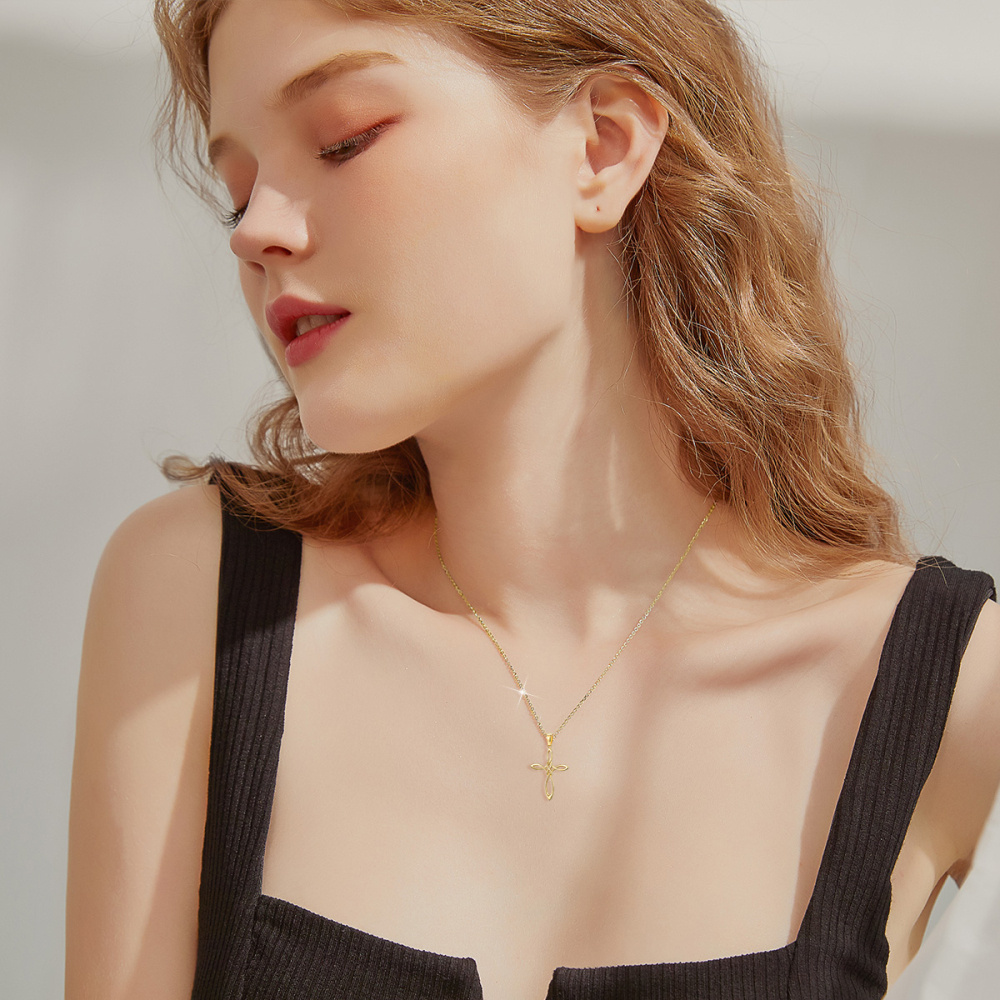 Collier pendentif nœud celtique et croix en or 10K-2