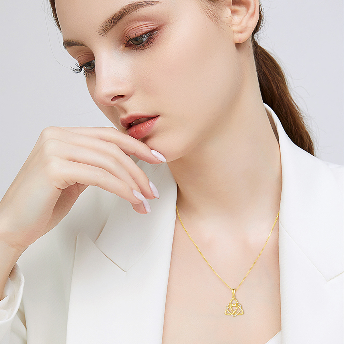 Collana con ciondolo a cuore e nodo celtico con zirconia cubica in oro 14K-2