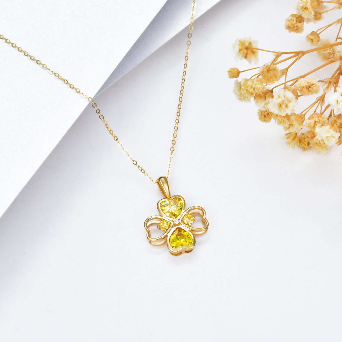 Collier avec pendentif en forme de trèfle à quatre feuilles en forme de cœur circulaire en or 14 carats et zircone cubique jaune-4