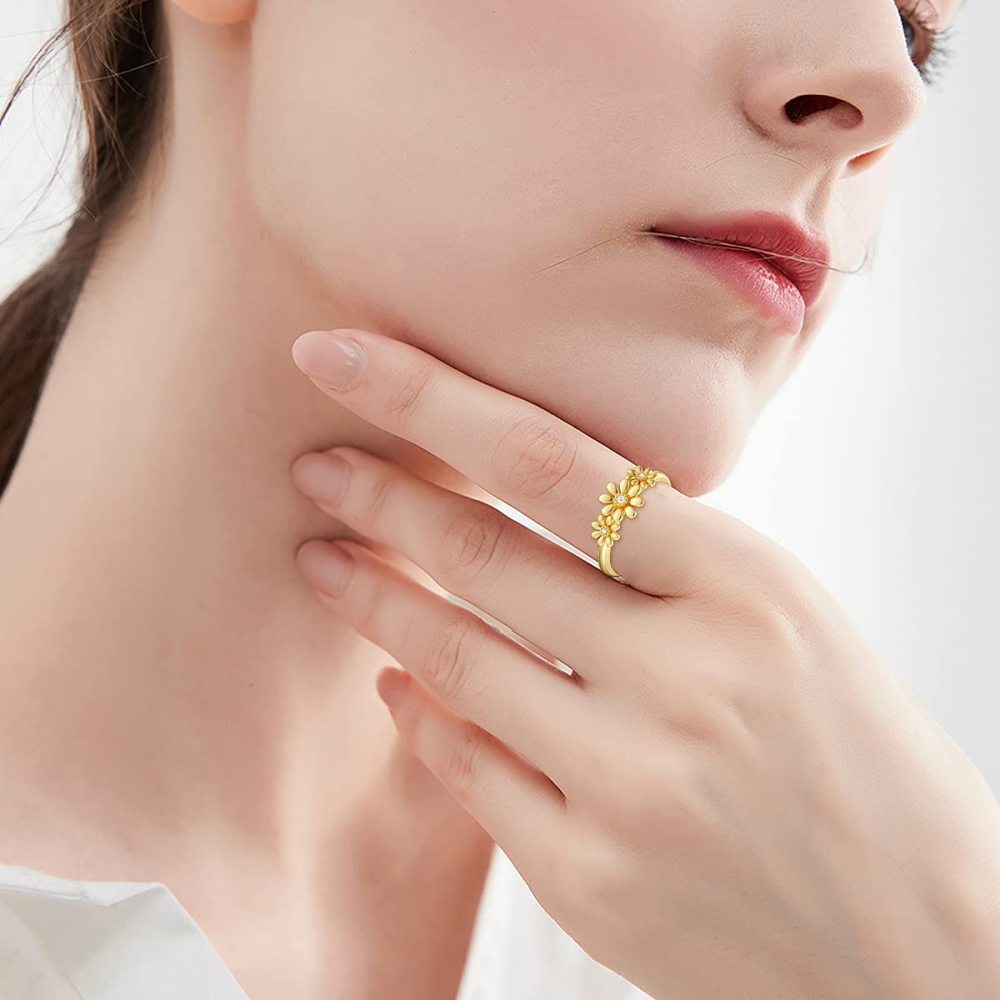 Anillo circular de moissanita en forma de margarita en oro de 10 quilates-2