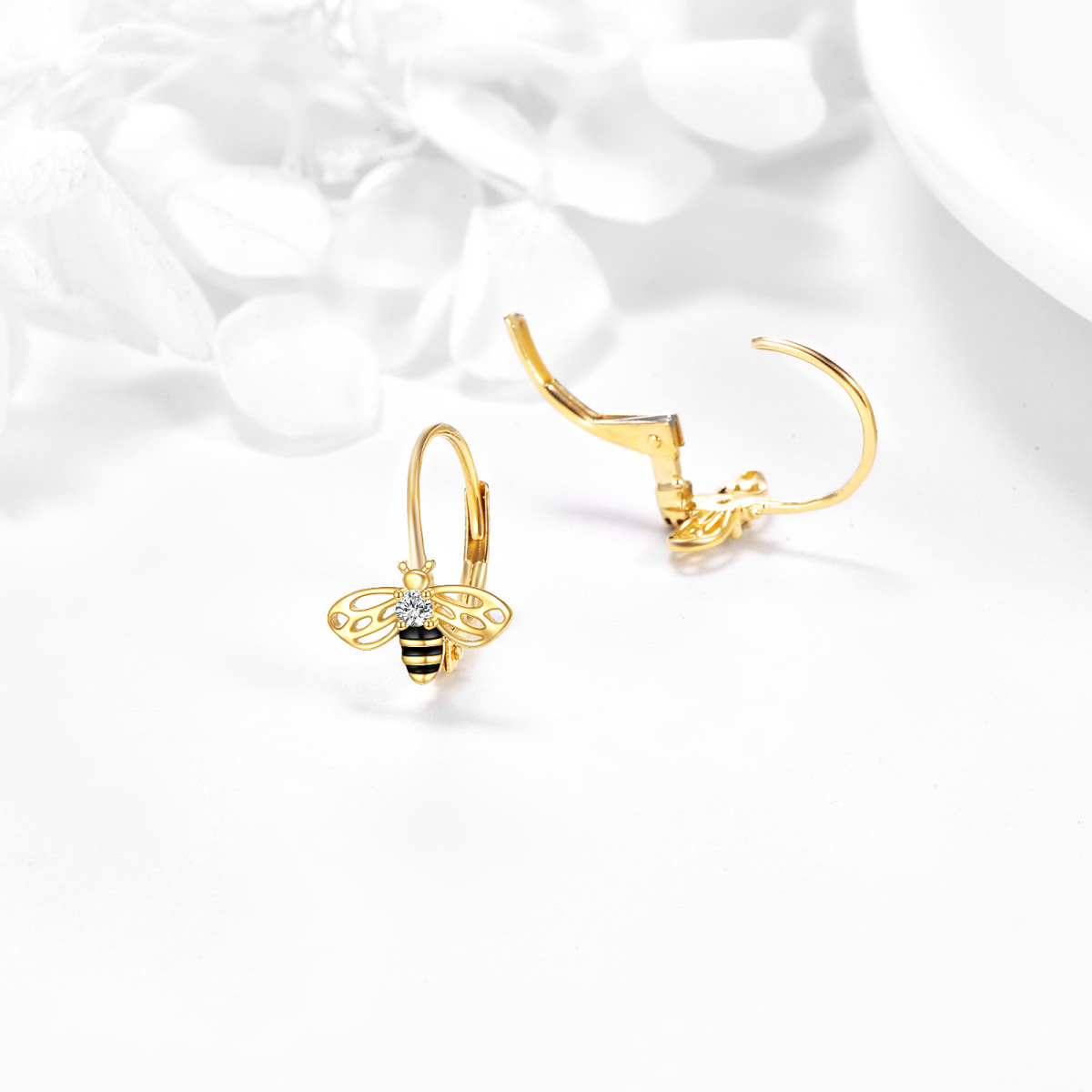 Boucles d'oreilles à levier en or 14K avec zircon cubique en forme d'abeille-4