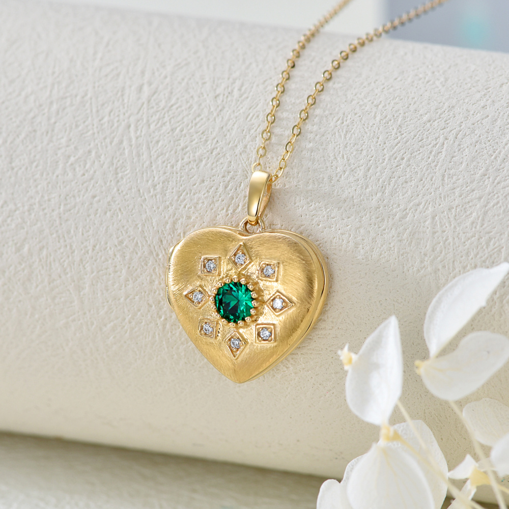 Colar com medalhão de foto personalizada em forma circular de ouro 9K com zircônia cúbica em forma de coração-3