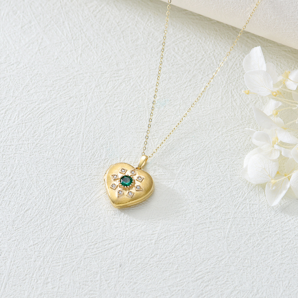 Colar com medalhão de foto personalizada em forma circular de ouro 9K com zircônia cúbica em forma de coração-4