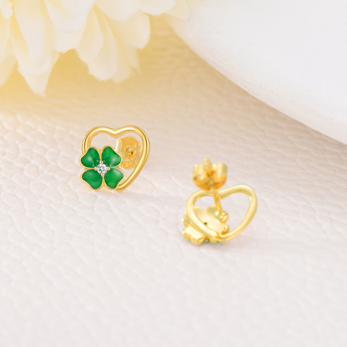 Brincos em ouro de 14 quilates em forma circular Moissanite Four Leaf Clover Heart Stud Br-4