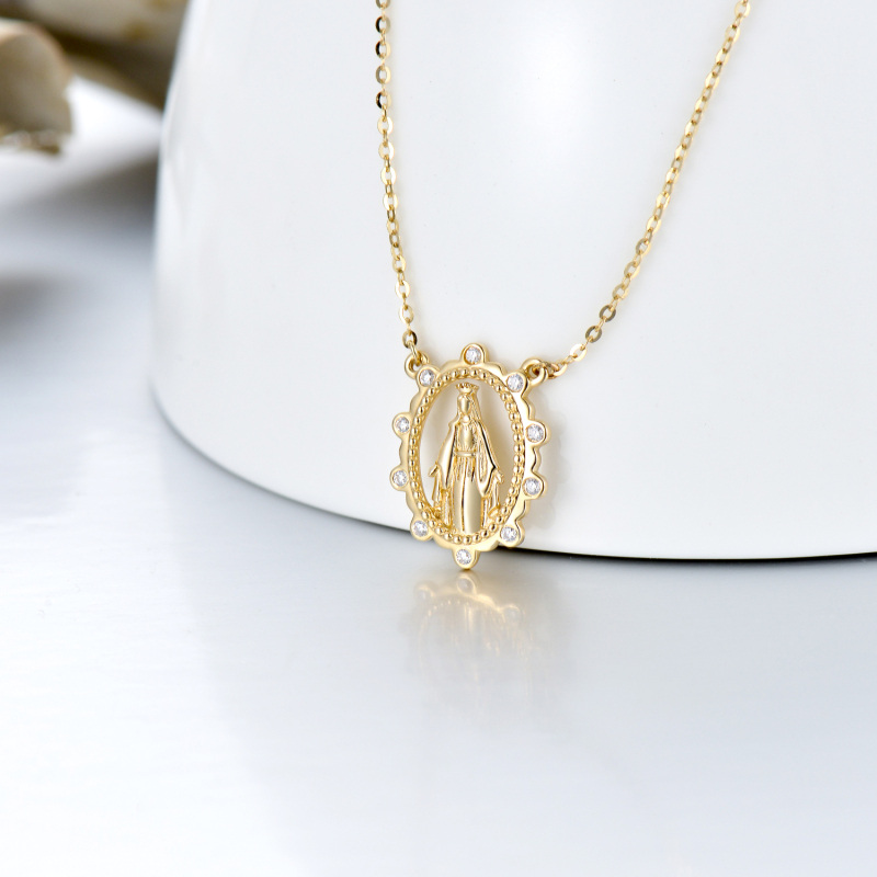 Colar com pendente Virgem Maria em ouro branco 10K com moissanita de corte redondo-4