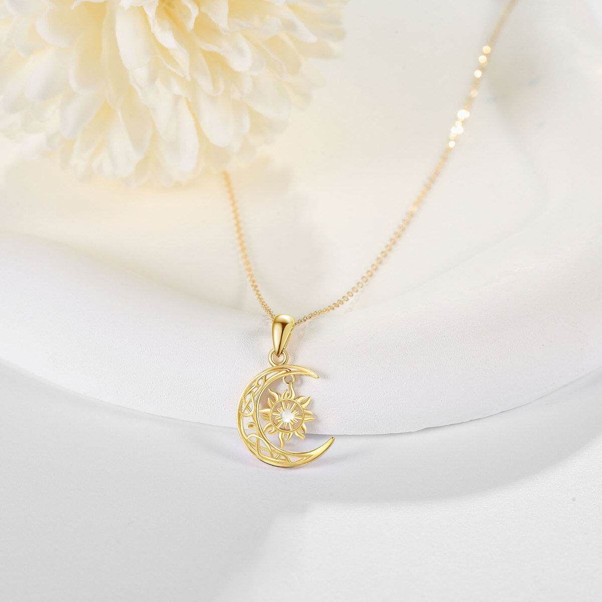 Collana con ciondolo a forma di circolare in oro 14K con pietra lunare e sole-3