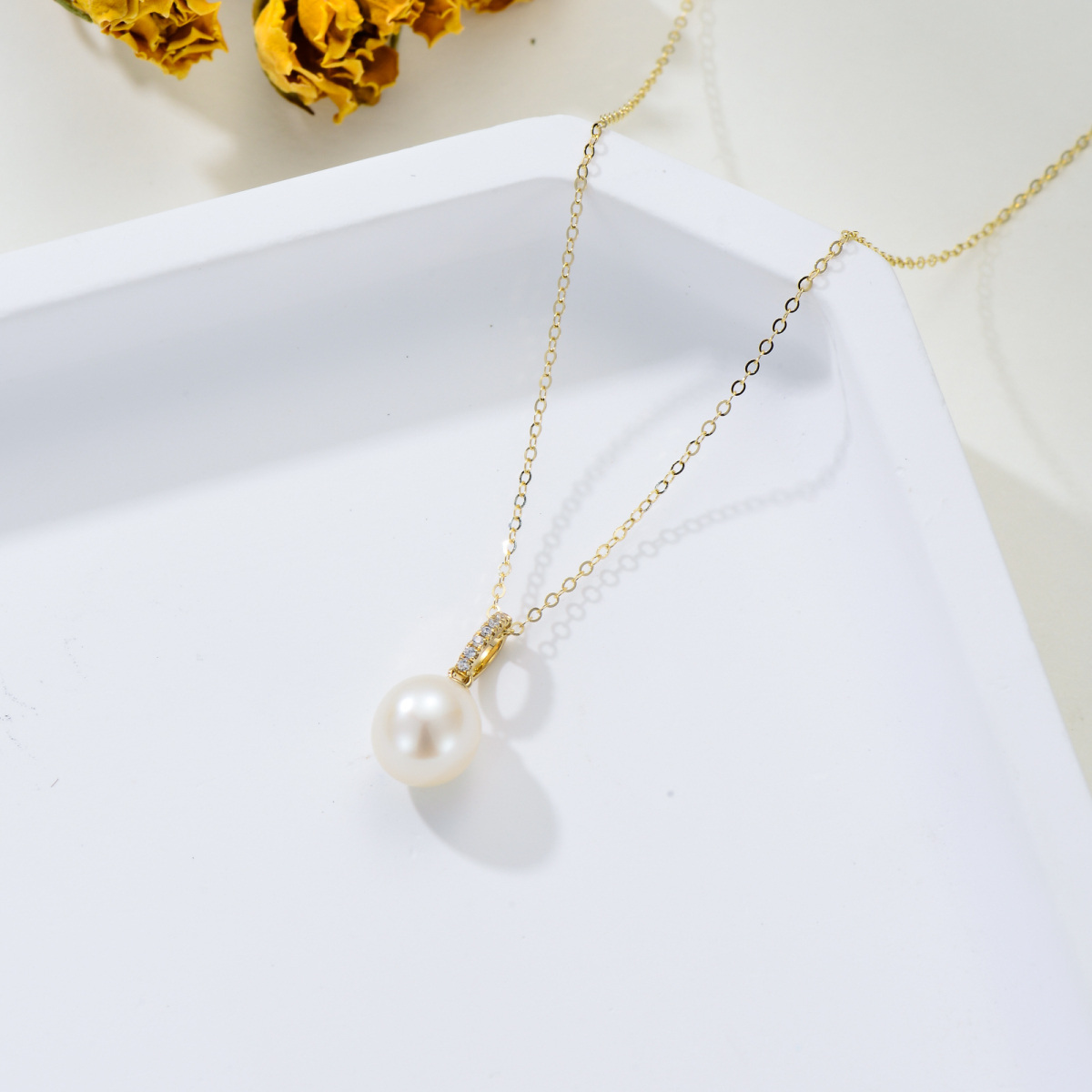 10K Gold Circular Shaped Pearl Round Pendant Necklace-4