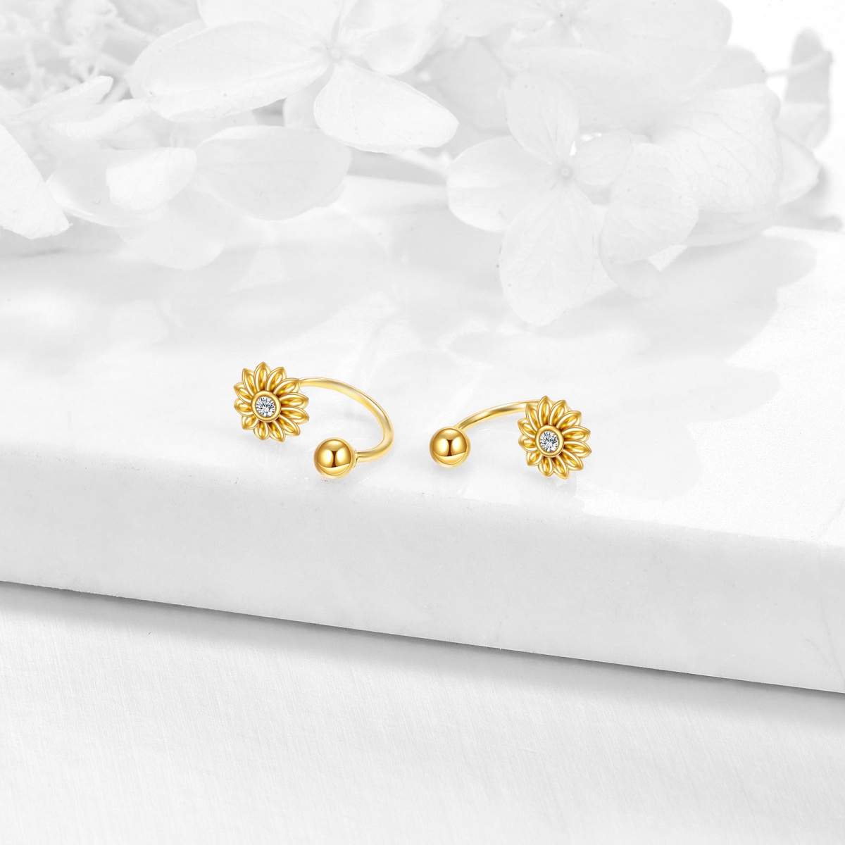 Orecchini con girasole circolare in oro 14K a forma di cubo di zircone-5