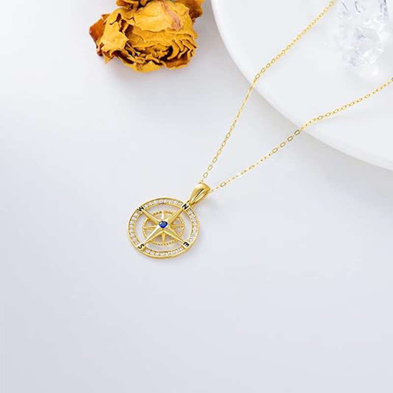 Collier avec pendentif boussole en or 10 carats et oxyde de zirconium-4