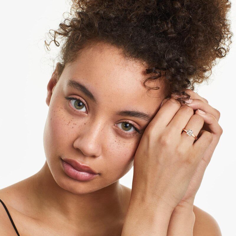 Anel de noivado solitário em ouro 14K com contorno e diamantes de laboratório-2