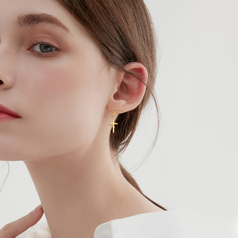 Pendientes colgantes de cruz con circonitas cúbicas en oro rosa de 10 quilates-2