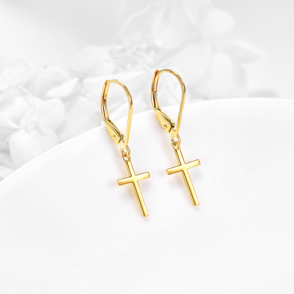 Brincos em prata de lei com fecho de alavanca e cruz banhados a ouro amarelo-3