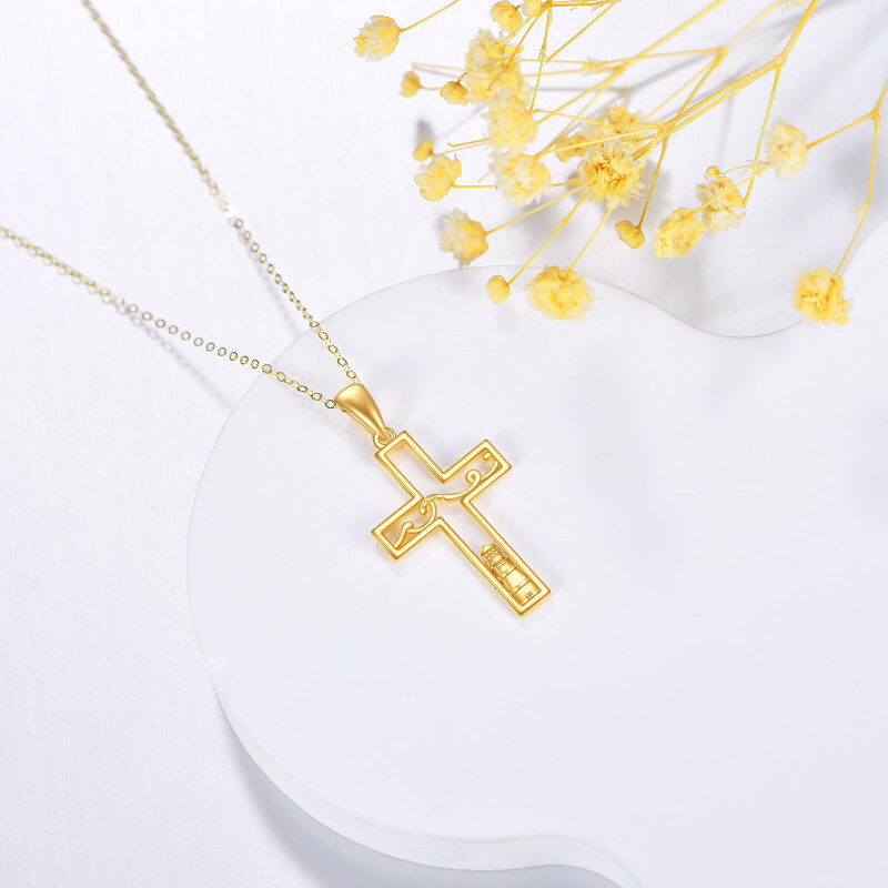 Collar con colgante de cruz y faro en oro de 14 quilates-3