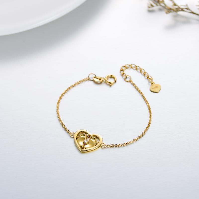 Pulsera de oro de 10 quilates con colgante de corazón y huellas de cristal-4