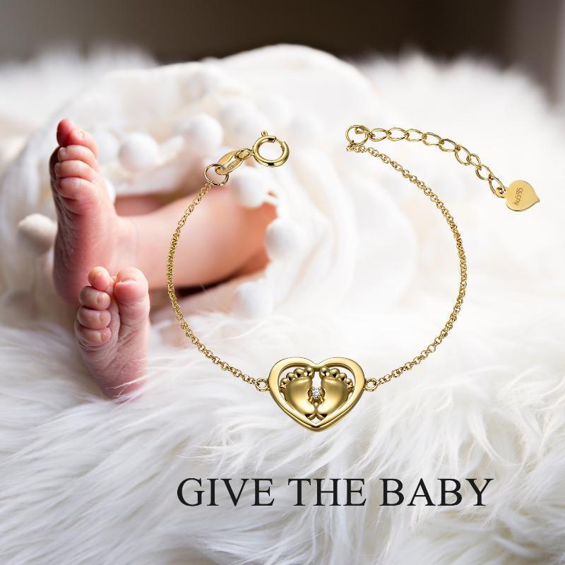 Pulsera de oro de 10 quilates con colgante de corazón y huellas de cristal-5