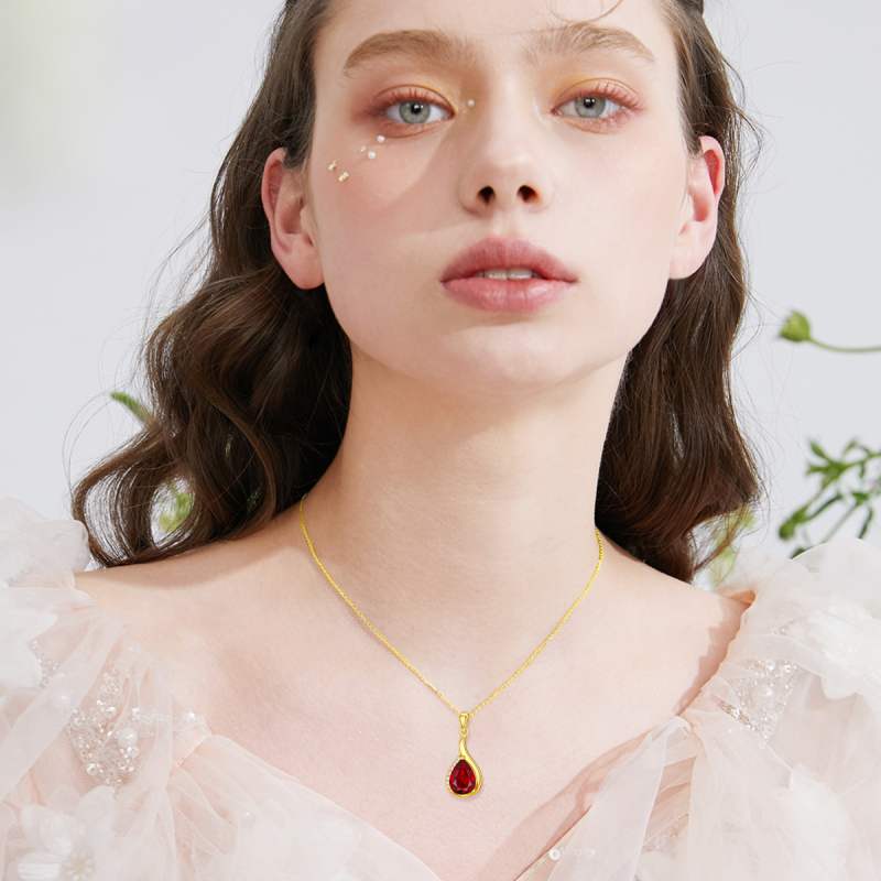 Halskette mit tropfenförmigem Anhänger aus 14-karätigem Gold, Kristall und im Labor hergestellten Diamanten-2