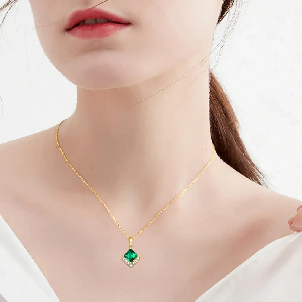 Collana con ciondolo in oro 10K con cristalli e zirconi-2