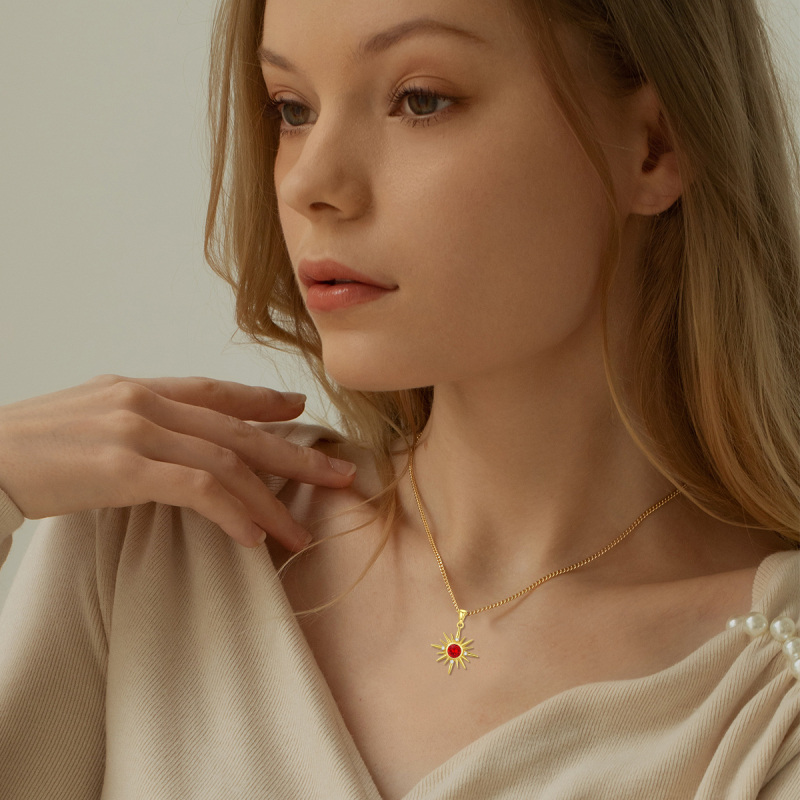 قلادة من الذهب عيار 14 قيراطًا مرصعة بالكريستال والشمس للنساء-2