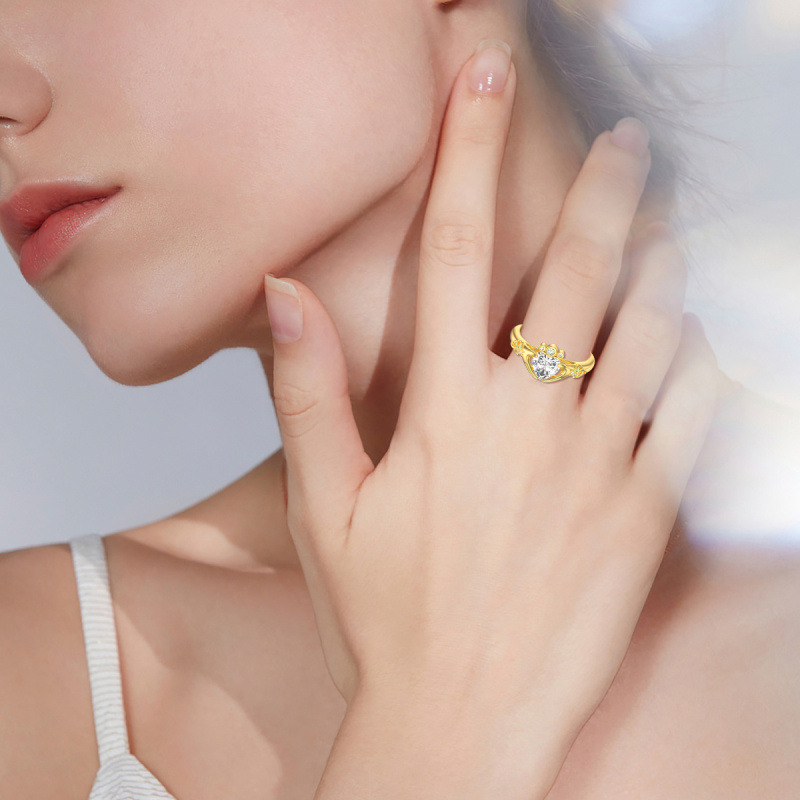 Anillo de compromiso Claddagh con moissanita talla corazón de 1 CT en oro de 14 quilates-2