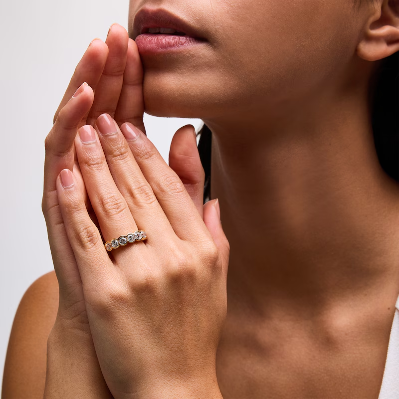 Anillo de oro de 14 quilates con borde festoneado y diamantes creados en laboratorio de 2 quilates para mujer-2