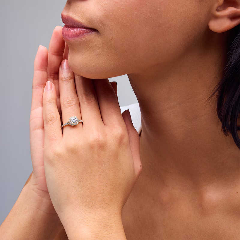 Aliança de noivado personalizada em ouro branco de 10 quilates com diamantes redondos criados em laboratório, de 1 a 3,5 quilates (total) e aro dividido. Certificação IGI.-2