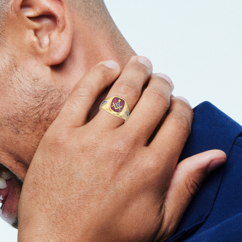 Anel Maçon Masculino em Prata de Lei com Banhado a Ouro Amarelo e Rubi em Corte Almofada-4