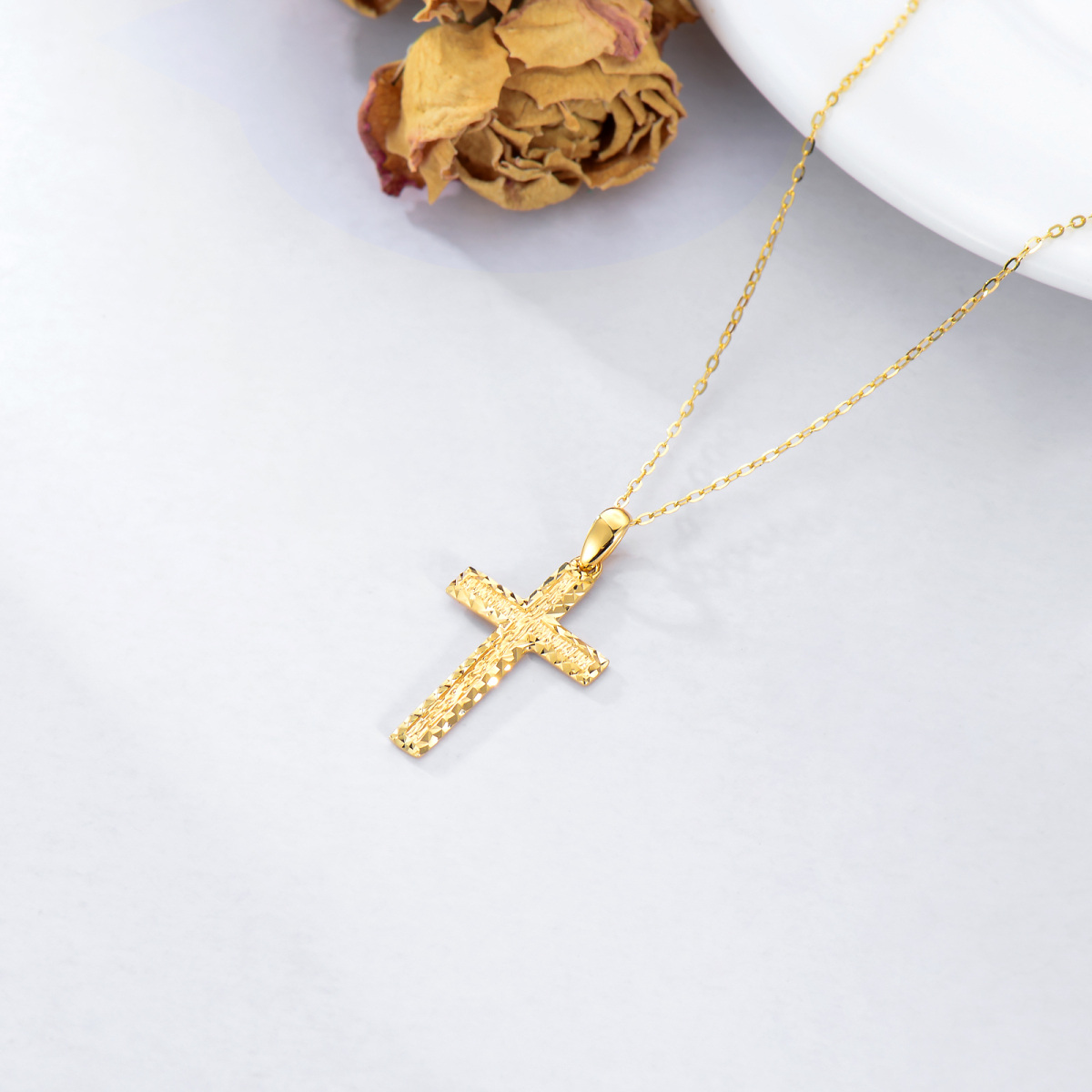 Colar com pingente de cruz em ouro 14K com corte de diamante-3