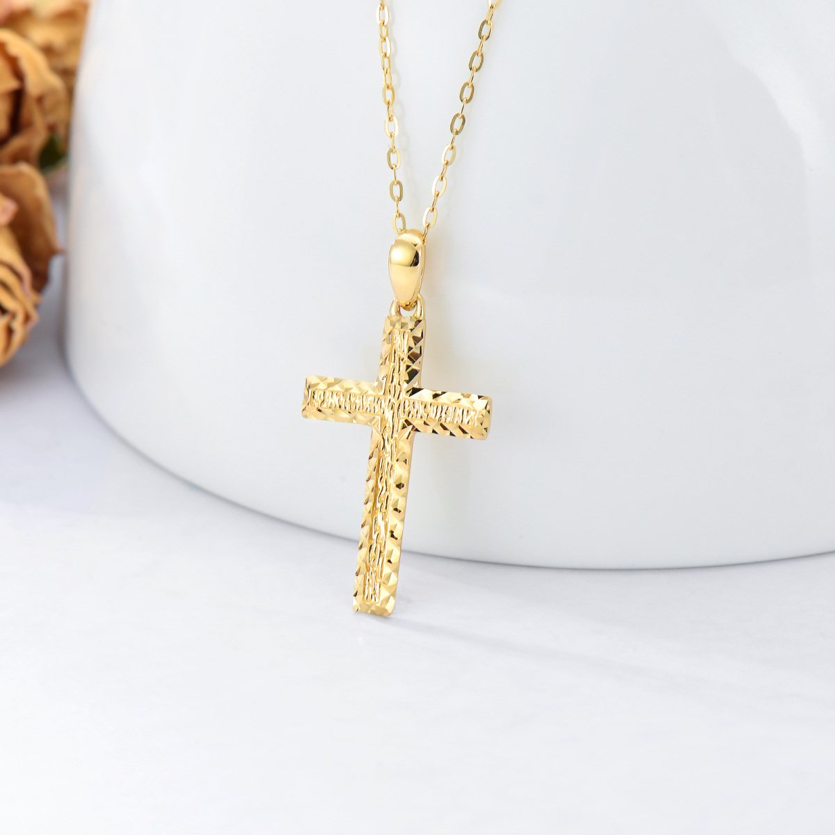 Colar com pingente de cruz em ouro 14K com corte de diamante-4