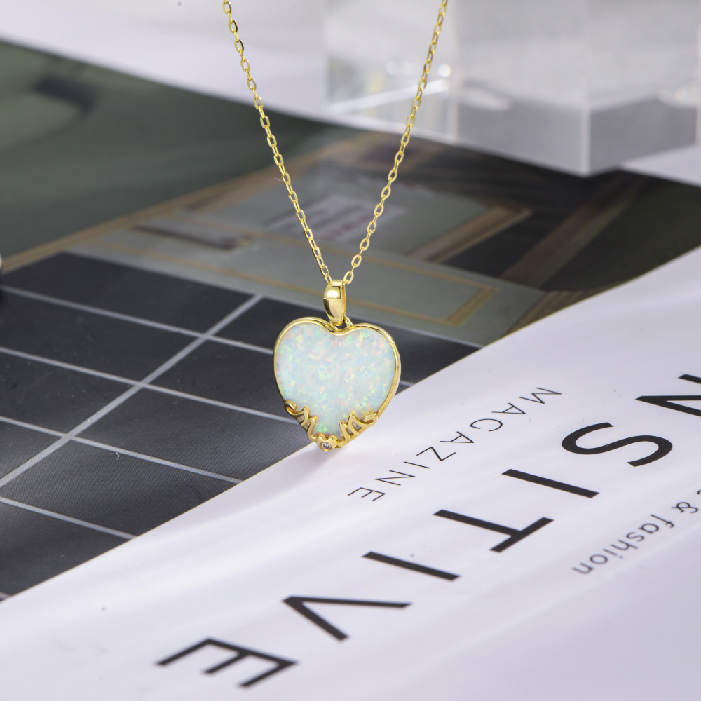 Halskette mit Herzanhänger aus 10 Karat Gold mit Diamantopal-3