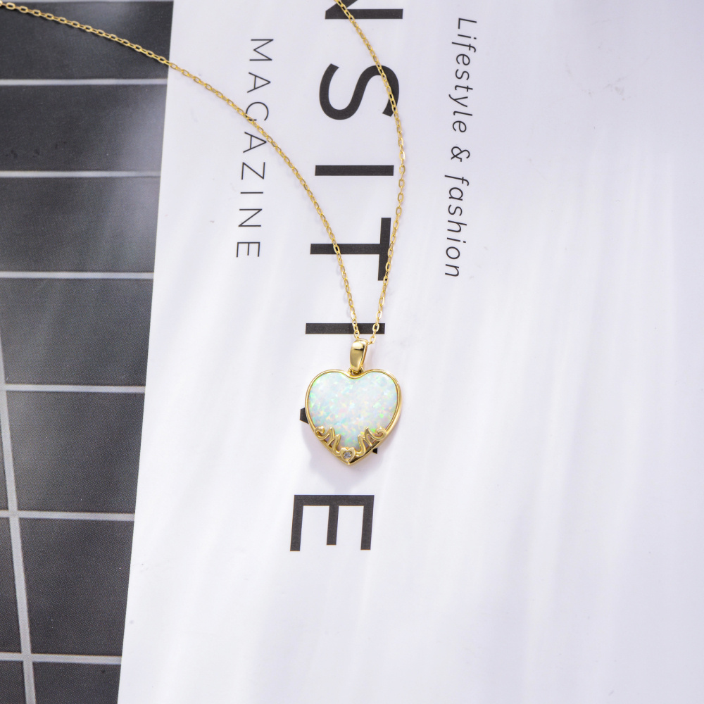 Halskette mit Herzanhänger aus 10 Karat Gold mit Diamantopal-4