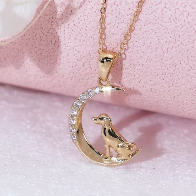 Collana con ciondolo a forma di cane e luna in oro 14K con diamanti-3