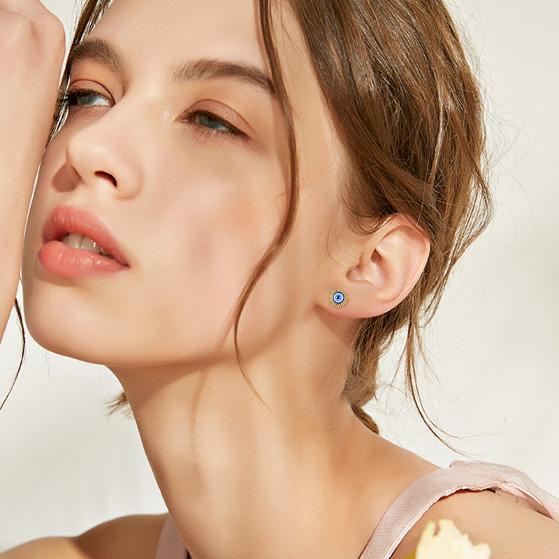 Orecchini a bottone con occhio malvagio in oro bianco 10 carati-2