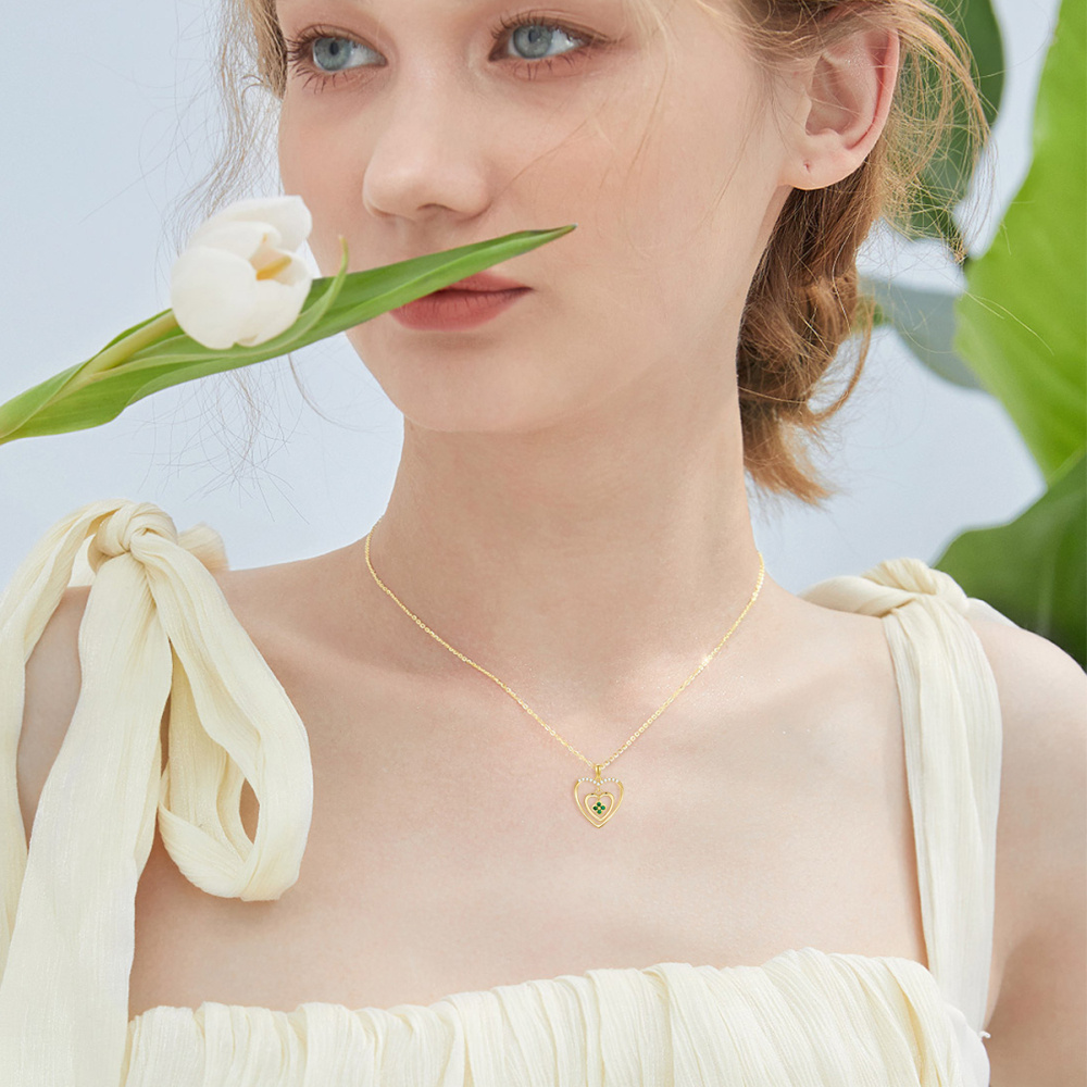 Collier en or 10K avec pendentif trèfle à quatre feuilles et cœur en zircon cubique-2