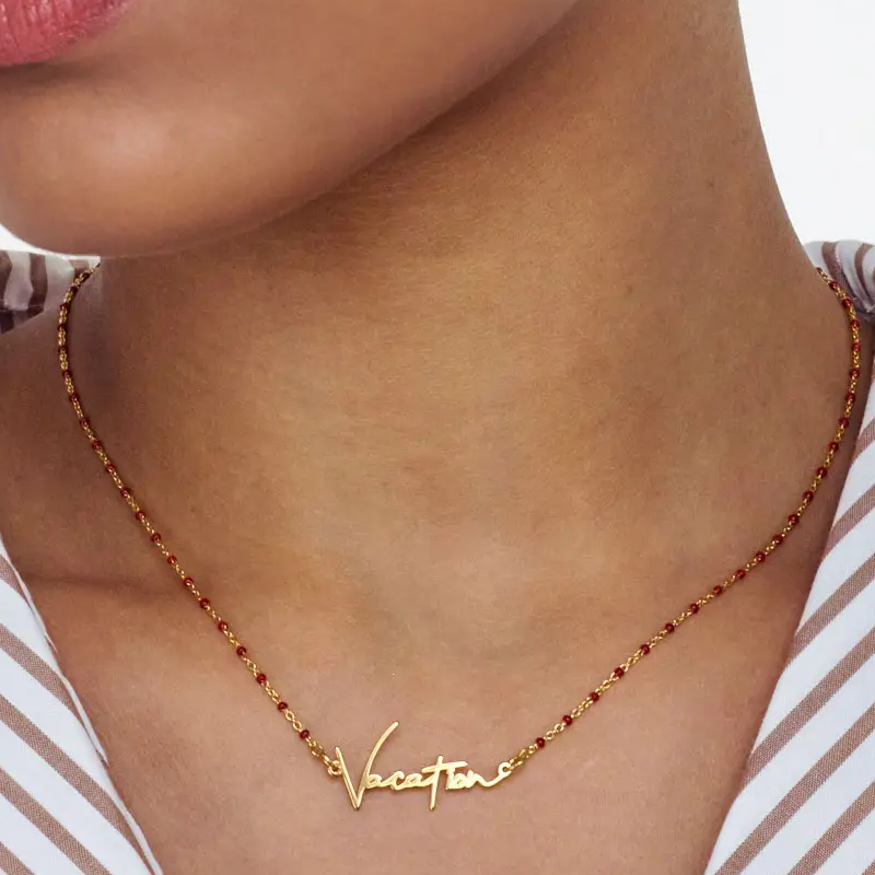 Collar con colgante de oro de 10 quilates con granate y grabado personalizado-2