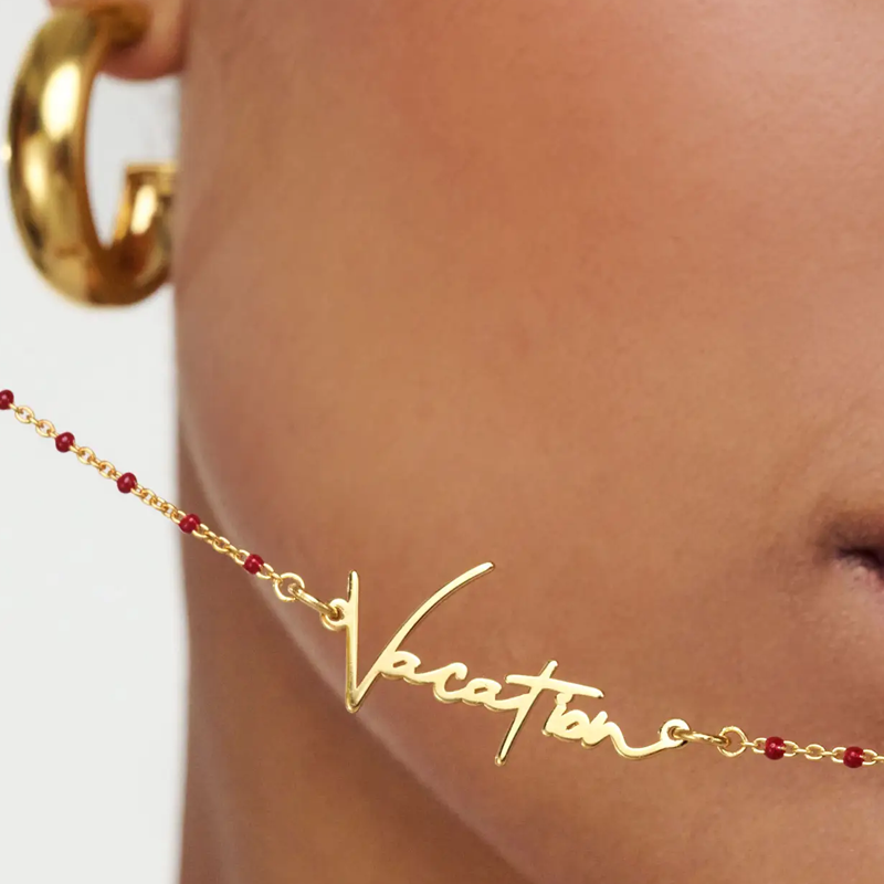 Collar con colgante de oro de 10 quilates con granate y grabado personalizado-3