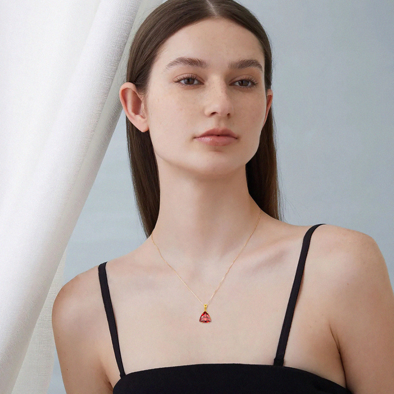 Naszyjnik z wisiorkiem w kształcie trójkąta z granatem 14K-2