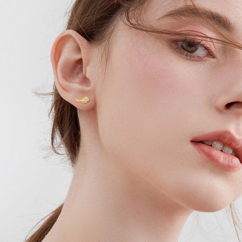 Pendientes de botón con forma de alas de ángel de oro de 10 quilates-2