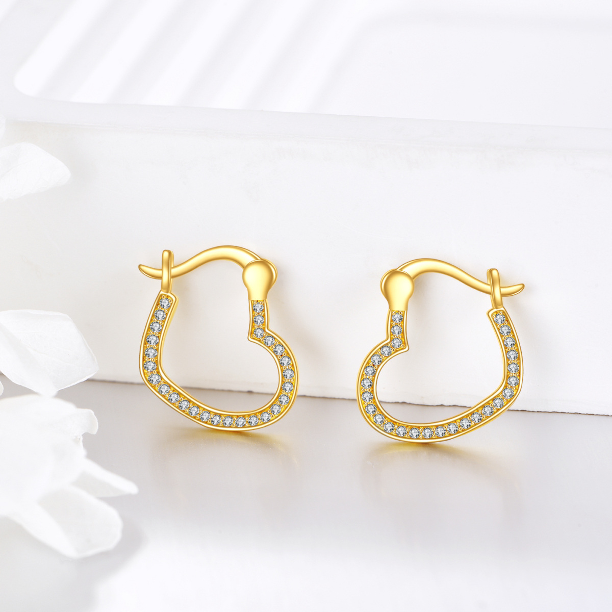 Pendientes de aro con forma de corazón de circonita cúbica en oro de 14 quilates-5